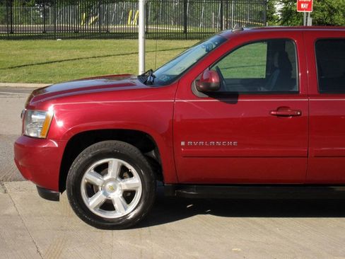 Used 2007 Chevrolet Avalanche LT w/ LT Preferred Equipment Group AWD/4WD image 7