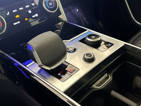 Certified 2023 Land Rover Range Rover SE AWD/4WD image 17
