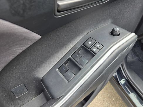 Used 2024 Toyota Highlander LE AWD/4WD image 15