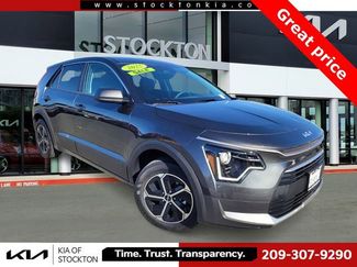 Used 2025 Kia Niro LX video 1