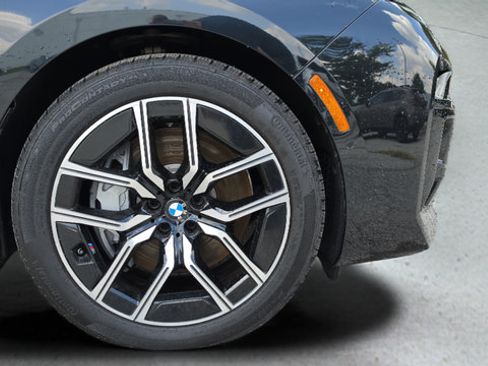Used 2025 BMW 760i xDrive w/ Executive Package AWD/4WD image 61