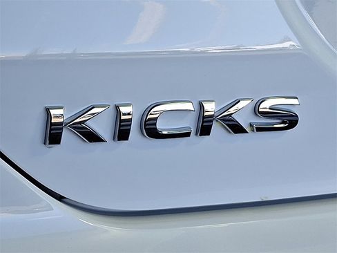 Used 2023 Nissan Kicks SR w/ SR Premium Package image 32