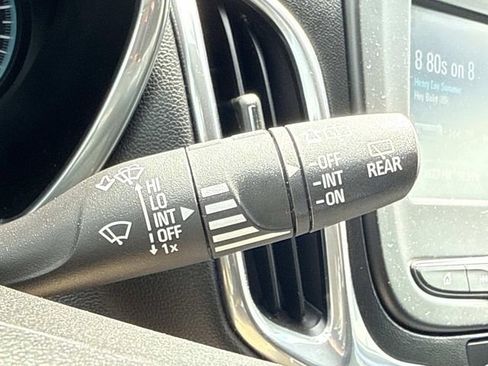 Used 2018 Chevrolet Equinox LT FWD image 19