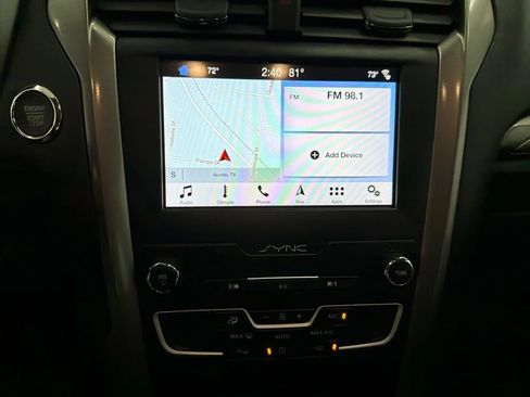 Used 2019 Ford Fusion SE FWD image 17