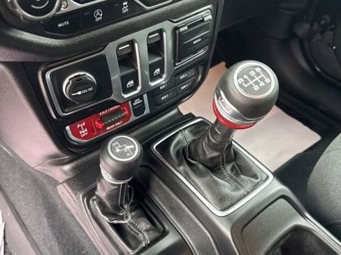 Used 2024 Jeep Wrangler Willys image 10