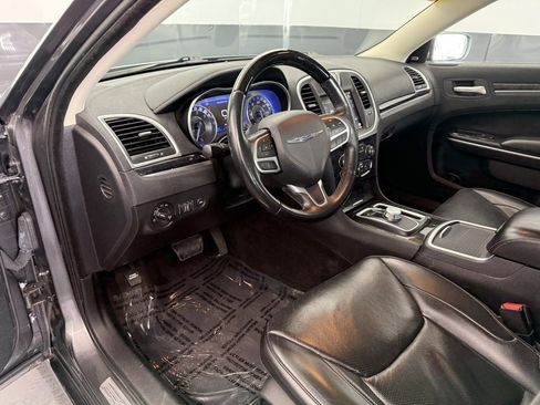 Used 2019 Chrysler 300 Limited image 40