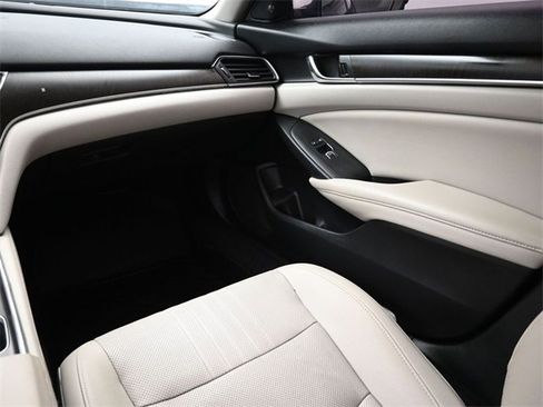 Used 2019 Honda Accord Touring image 25