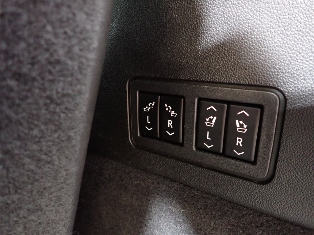 Used 2020 Cadillac XT6 Premium Luxury FWD image 17