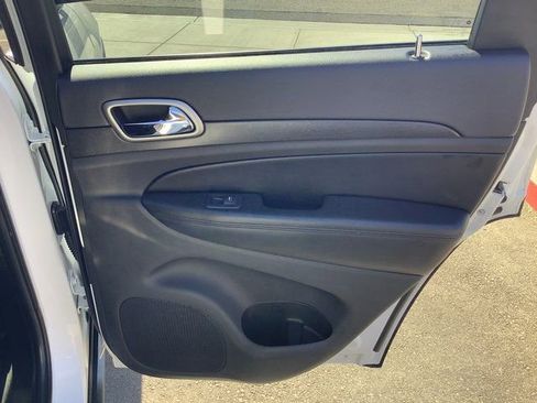 Used 2018 Jeep Grand Cherokee Laredo image 34