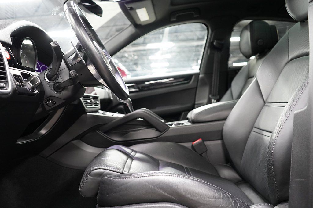 Used 2021 Porsche Cayenne Coupe AWD/4WD image 10