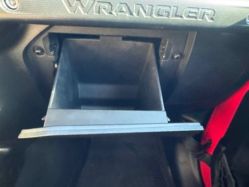 Used 2018 Jeep Wrangler Unlimited Sport S AWD/4WD image 37