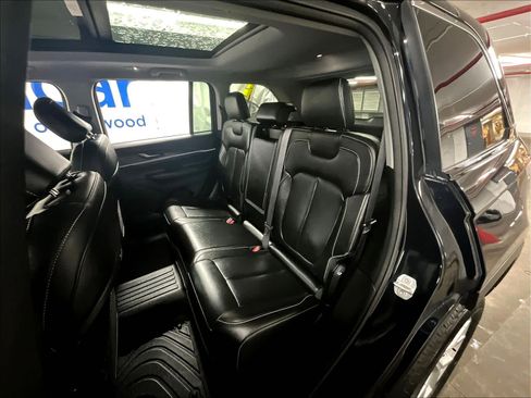 Used 2024 Jeep Grand Cherokee Limited image 15