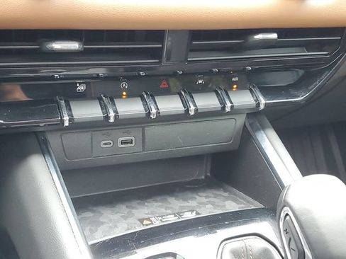 Certified 2023 GMC Canyon AT4 w/ AT4 Premium Package AWD/4WD image 28