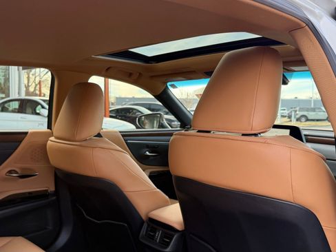 Used 2024 Lexus ES 350 w/ Premium Package image 22