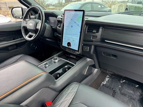 Certified 2023 Ford Expedition Platinum image 23