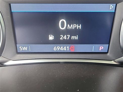 Used 2024 GMC Terrain SLT image 14