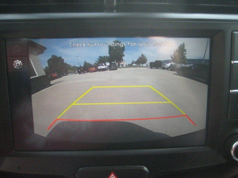 Used 2025 Kia Soul LX w/ LX Technology Package FWD image 22