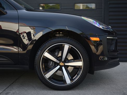 Certified 2026 Porsche Macan AWD/4WD image 11