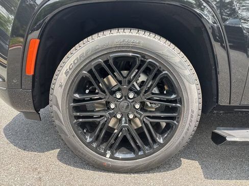 New 2026 Jeep Grand Wagoneer Limited AWD/4WD image 13