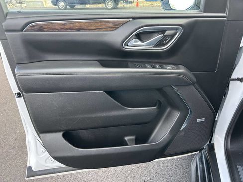Used 2023 Chevrolet Suburban Premier image 9