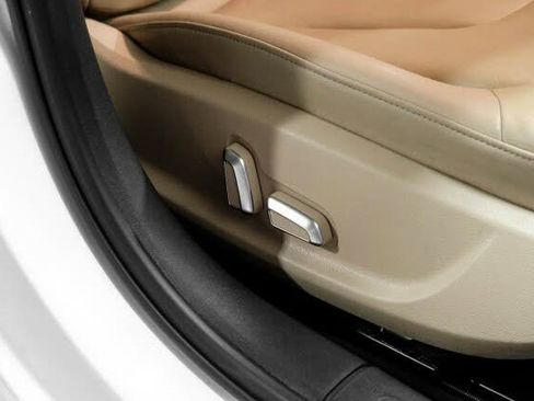 Used 2015 Audi A4 2.0T Premium Plus w/ Technology Package image 40