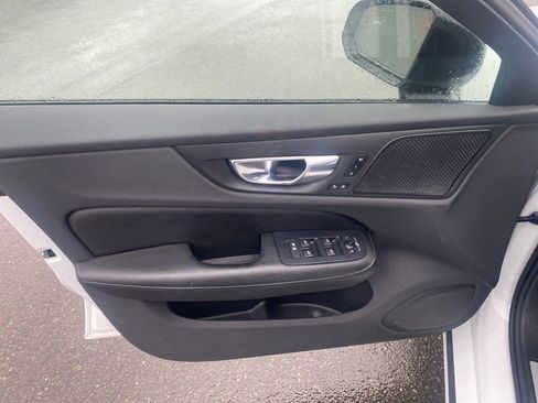 Used 2022 Volvo S60 B5 Momentum w/ Advanced Package image 16