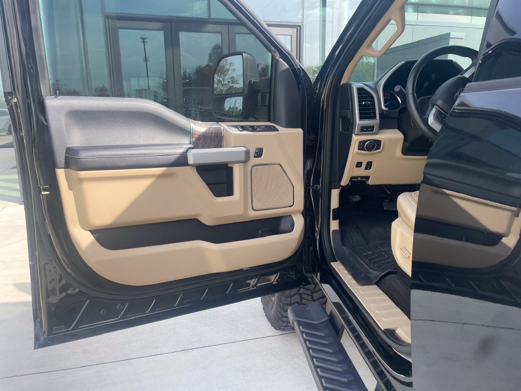 Used 2018 Ford F250 Lariat w/ Lariat Ultimate Package AWD/4WD image 13