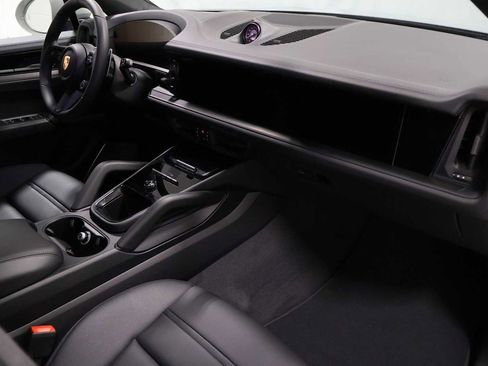 New 2026 Porsche Cayenne GTS AWD/4WD image 6
