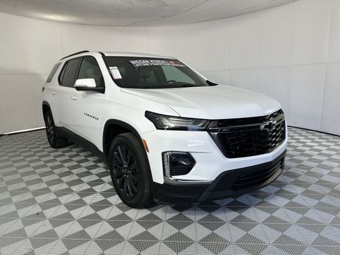 Used 2023 Chevrolet Traverse RS FWD image 2