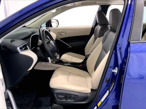 Used 2023 Toyota Corolla Cross XLE w/ Convenience Package FWD image 18