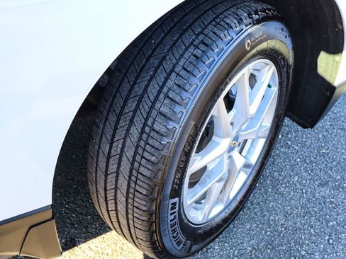 Used 2024 Chevrolet Equinox LT image 38