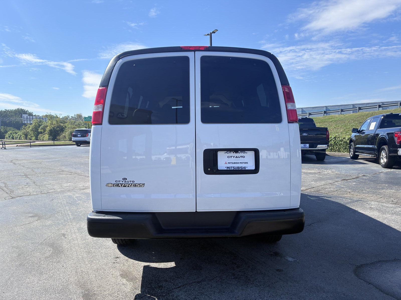 Used 2020 Chevrolet Express 2500 LS RWD image 7