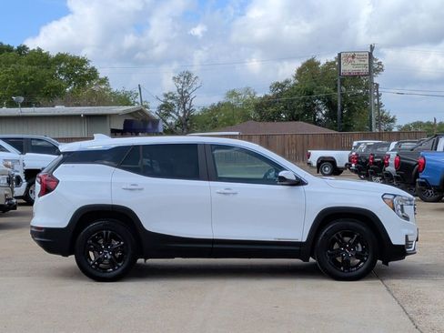 Used 2024 GMC Terrain SLE image 9