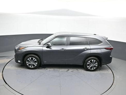 Used 2025 Toyota Highlander XLE AWD/4WD image 43