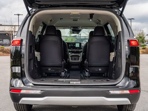 Used 2024 Kia Carnival EX image 19