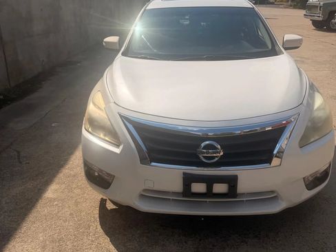 Used 2013 Nissan Altima 2.5 SV w/ 2.5SV Convenience Pkg FWD image 2