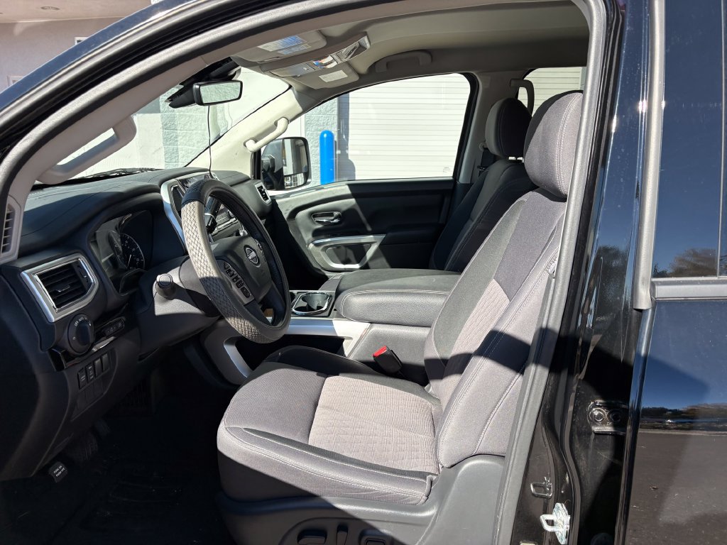 Used 2024 Nissan Titan SV w/ SV Convenience Package AWD/4WD image 16