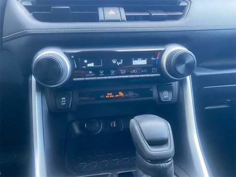 Used 2024 Toyota RAV4 LE image 27