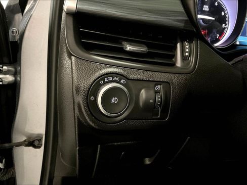 Used 2020 Buick Envision Essence FWD image 37
