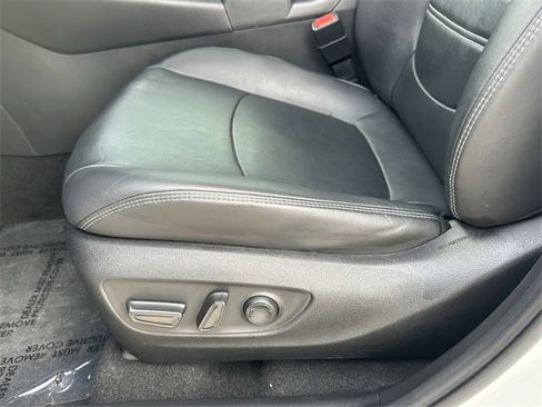 Used 2020 Toyota RAV4 XLE Premium image 28