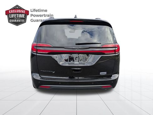 Used 2024 Chrysler Pacifica Touring-L w/ S Appearance Package image 4