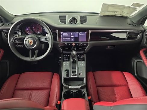 Certified 2025 Porsche Macan image 27