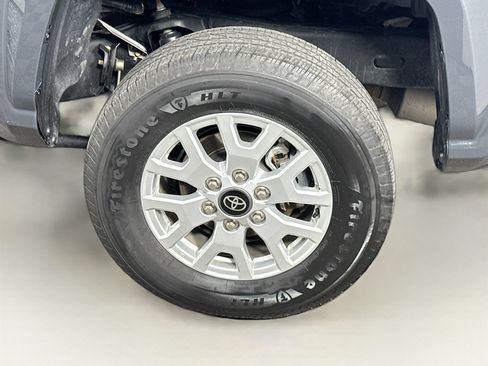 Certified 2025 Toyota Tacoma SR5 AWD/4WD image 9