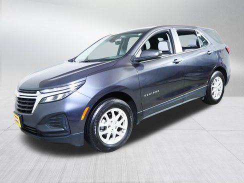 Used 2022 Chevrolet Equinox LS AWD/4WD image 3