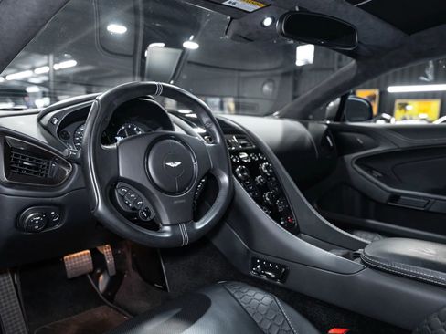 Used 2017 Aston Martin Vanquish Coupe RWD image 18