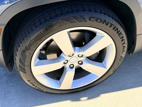 Used 2024 Land Rover Defender 110 SE image 16