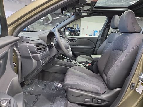 Used 2025 Subaru Forester Premium AWD/4WD image 9