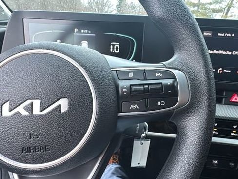 Used 2024 Kia Sportage LX image 17