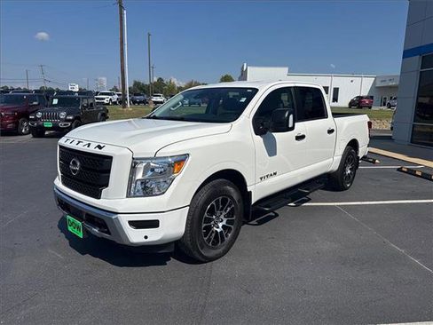 Used 2024 Nissan Titan SV w/ SV Convenience Package image 1