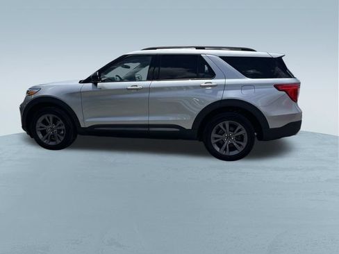 Certified 2024 Ford Explorer XLT w/ Equipment Group 202A AWD/4WD image 8